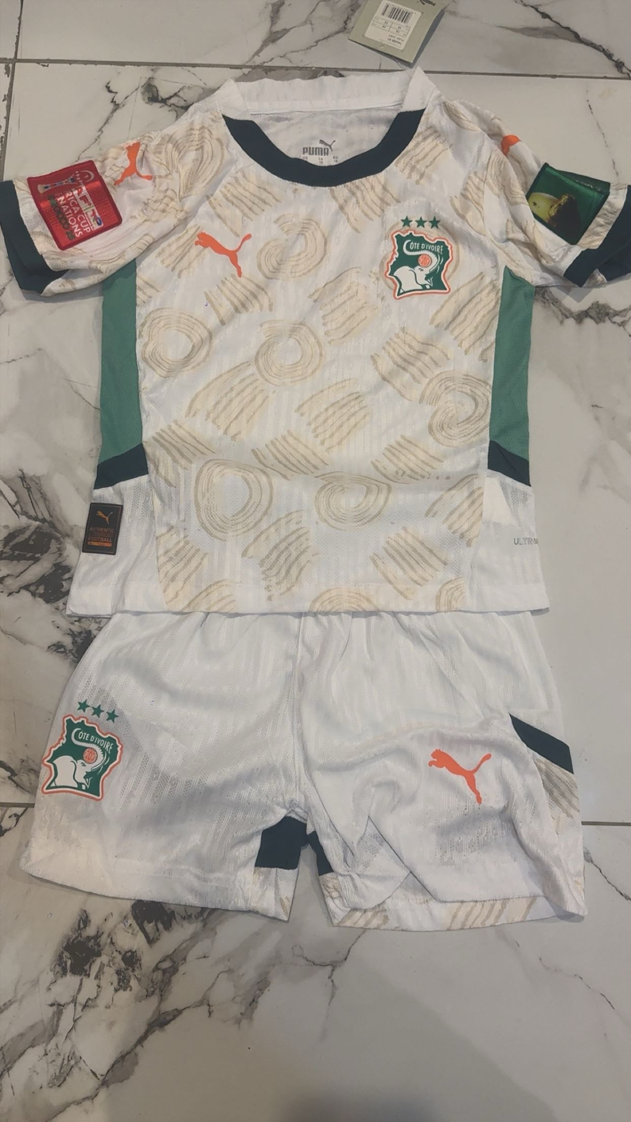 Maillot de côte d'Ivoire pro max pour les enfants , avec le logo de la Can . Toute les tailles disponibles .