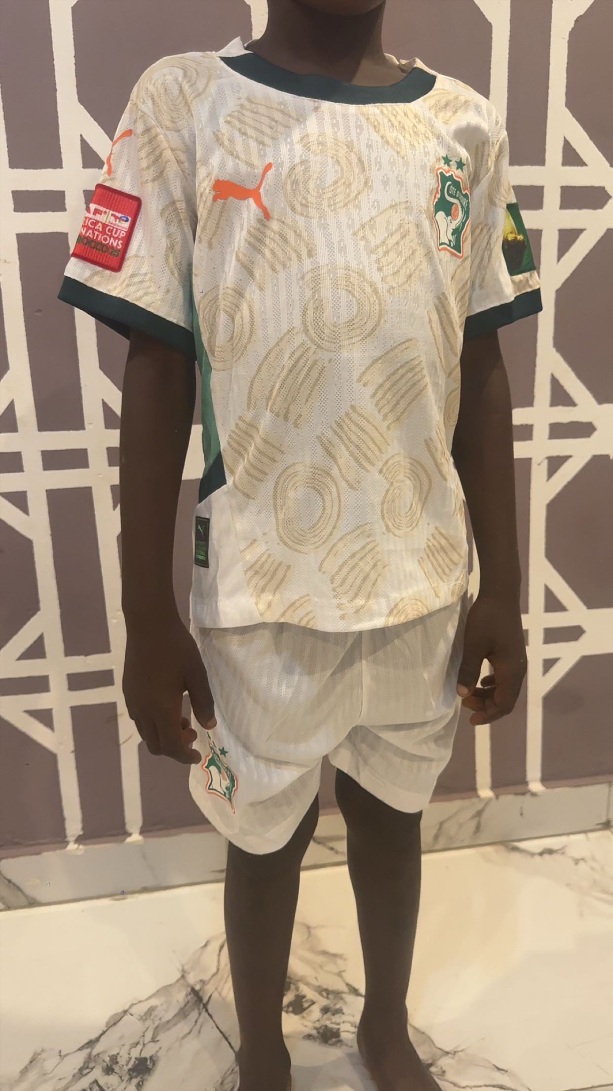 Maillot de côte d'Ivoire pro max pour les enfants , avec le logo de la Can . Toute les tailles disponibles .