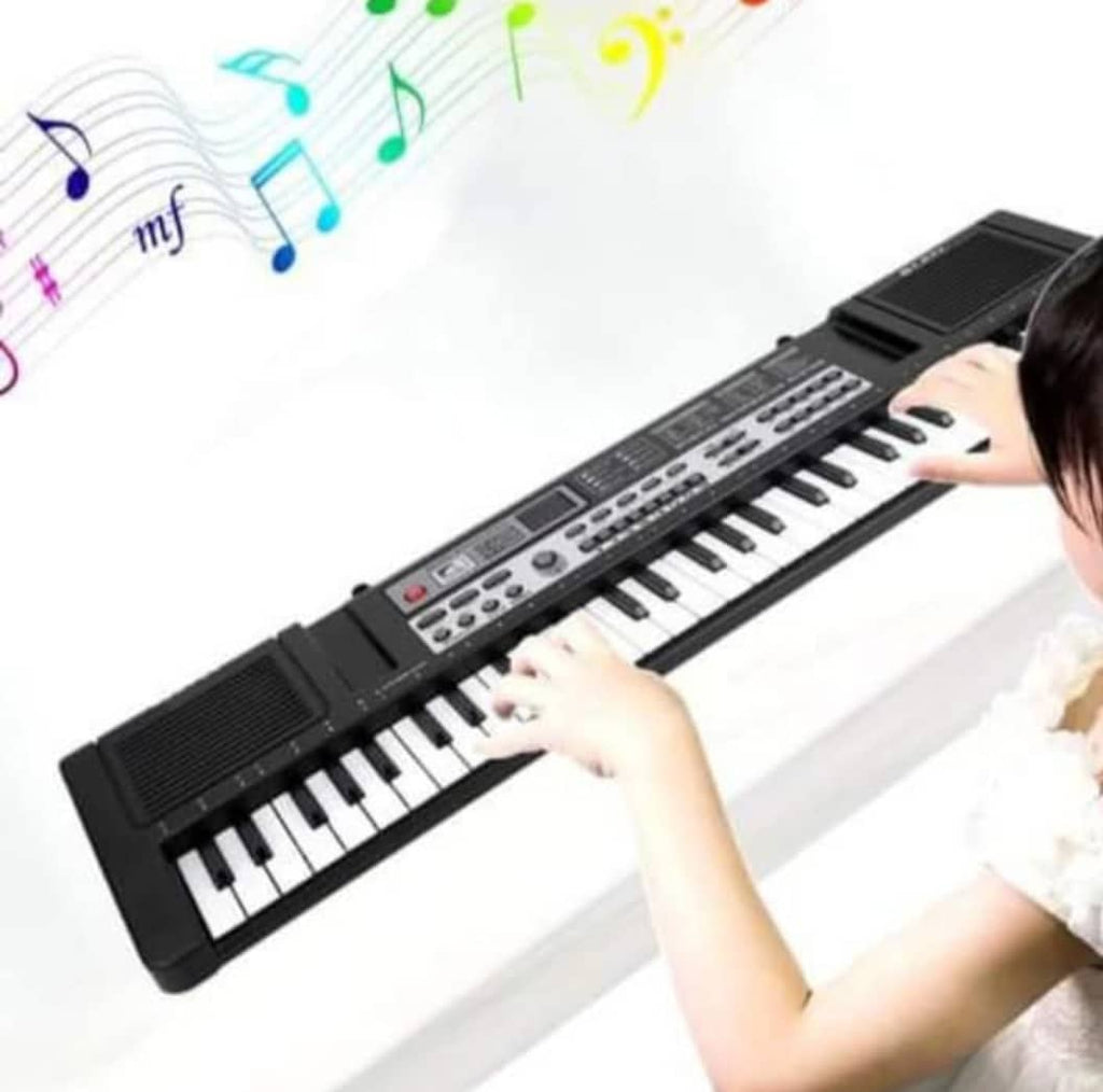 Piano apprentissage pour enfants et grande personne , 61 touches et micro , ça prends clé USB .