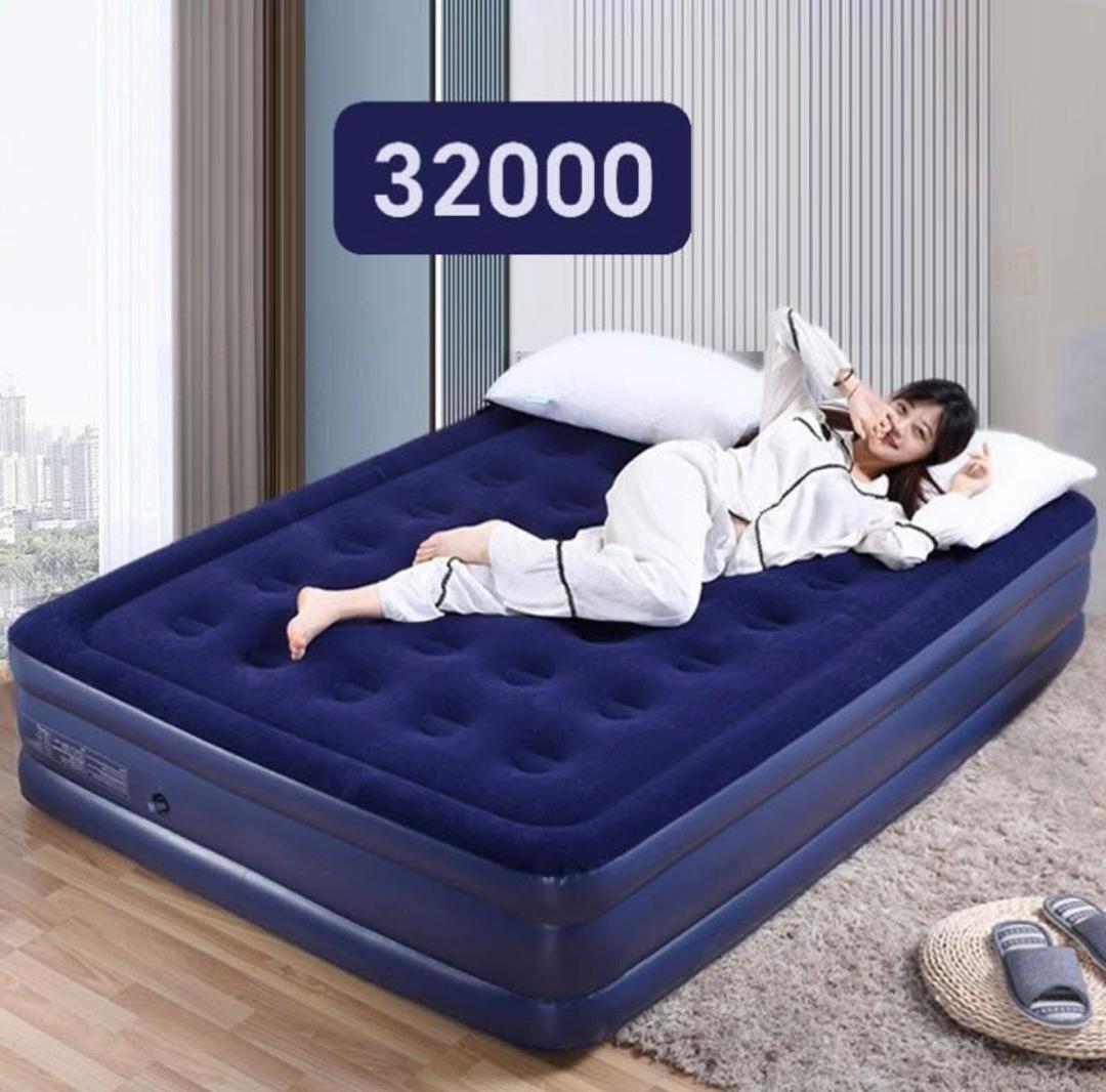 Prix :32000f au lieu 48000f .                         Offrez vous le confort ultime avec ce matelas gonflable. Facile à utiliser grâce à la pompe incluse , orthopédique pour vos nuits et camping ou à la maison.épaisseur 42 cm
