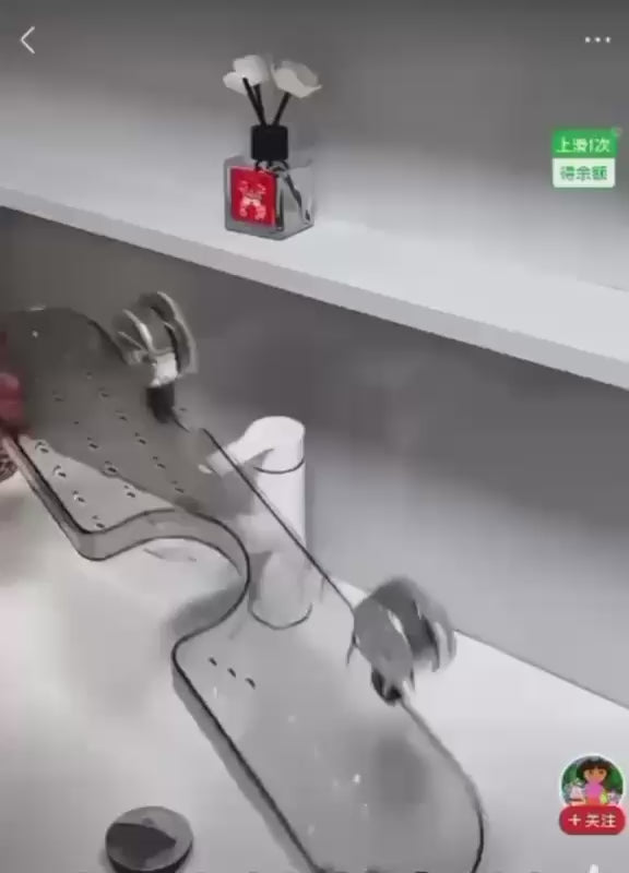 Prix : 4000f au lieu de 9000f Étagère de rangement en acrylique sur le robinet de la salle de bain , évier de cuisine, miroir à ventouse,support de rangement mural sur le comptoir.