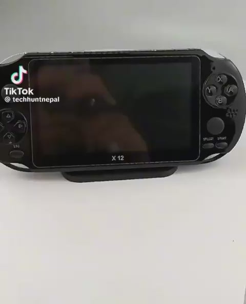 Console de jeux x12 - portable , puissante et pleine de nosta                plus de 2000 jeux intégrés , votre enfance ( PS1 ,NES , Game , batterie 1800mAh ) rechargeable via USB , musique , bleuthooth connecté.